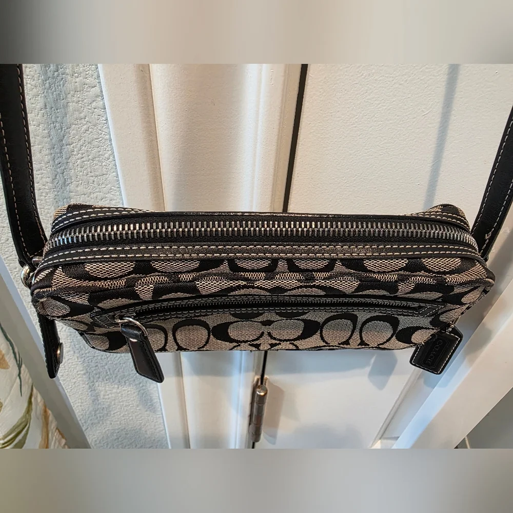 Coach Vintage Black Pochette Monogram Camera Bag - 2002 in Excellent Condition - Picture 3 of 9